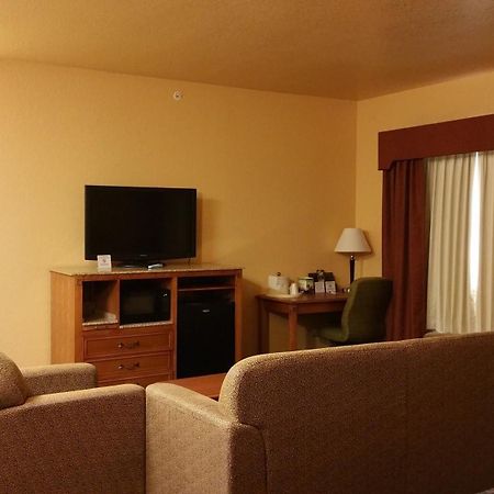 Hiway Inn Express Of Broken Bow Oda fotoğraf