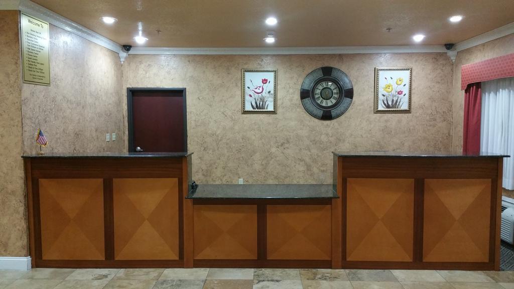 Hiway Inn Express Of Broken Bow Dış mekan fotoğraf